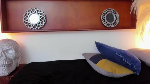 noa_stone_ online show from November 20, 2:25 pm