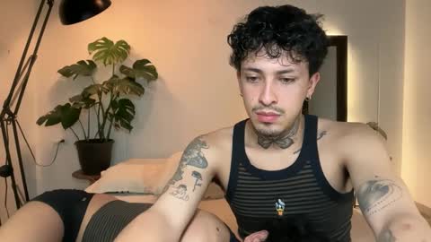 noah_and_steven online show from May 24, 12:29 am