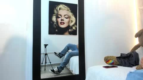 Noah Blake online show from December 1, 6:06 pm