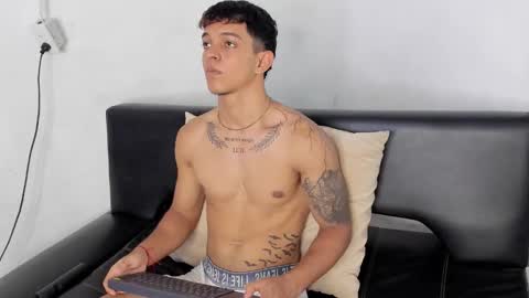 Snapshot of noah_cole_ chatting on October 17, 8:13 pm Noah online show from October 17, 8:13 pm