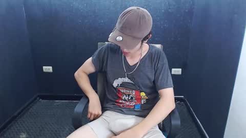 noah_sokolov online show from November 19, 7:01 pm