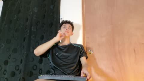 noah tyler  online show from September 15, 12:56 am