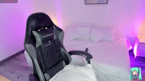 Noah  online show from September 8, 10:20 pm