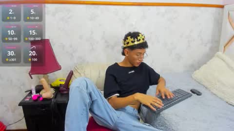 noamillers online show from December 18, 7:53 pm