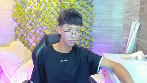 noamillers online show from December 20, 7:21 pm