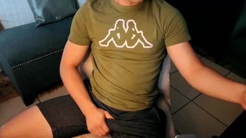 Snapshot of nobudget06 chatting on September 29, 3:22 pm nobudget06 online show from September 29, 3:22 pm