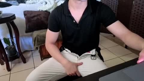 Snapshot of nobudget06 chatting on February 26, 8:15 pm nobudget06 online show from February 26, 8:15 pm