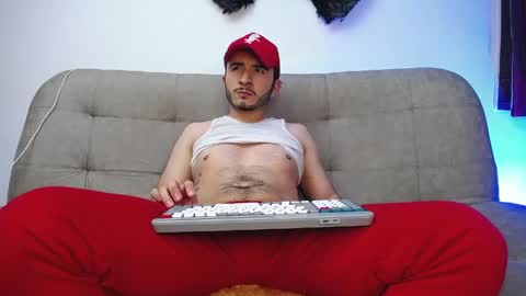 noha_and_iam1 online show from June 8, 9:16 pm