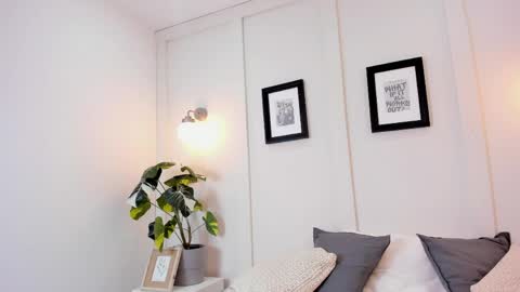 Noah  online show from April 6, 9:27 pm