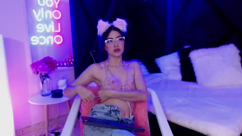 Bella online show from April 1, 1:41 pm