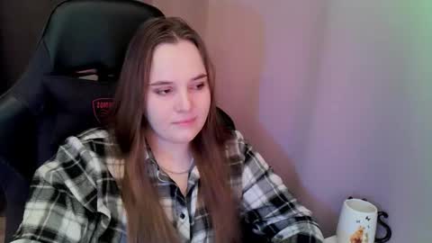 noir_ember_ online show from November 21, 2:04 pm