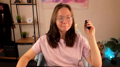 Snapshot of noora_moore chatting on October 21, 1:00 am NOORA online show from October 21, 1:00 am