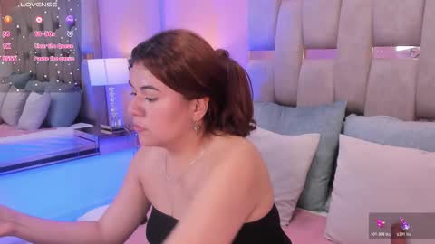 Nora  online show from January 6, 4:55 pm