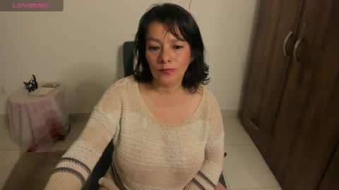 nuit_rose online show from May 2, 2:17 am