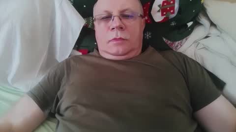 nukiss online show from April 8, 1:03 pm