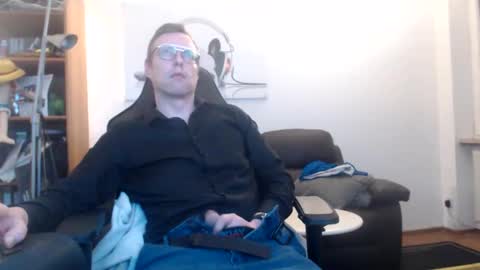 nursefan online show from December 18, 6:47 pm