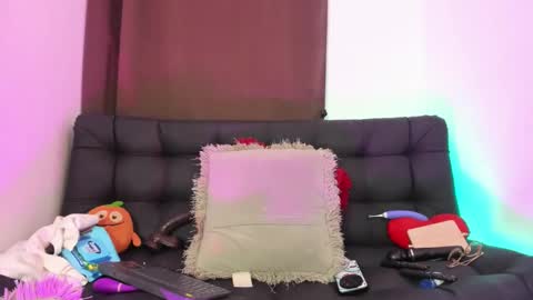 Nia online show from March 8, 3:17 am