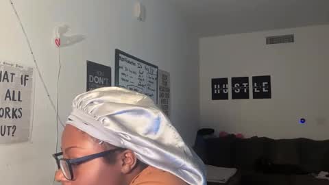 bella2sexy online show from February 3, 4:57 am