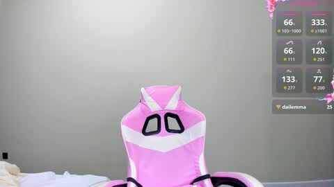 Leila online show from December 18, 1:06 pm