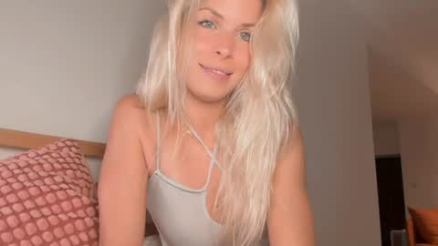 hi im Janasmall boobs big heart  warm pussy  online show from June 25, 10:59 pm