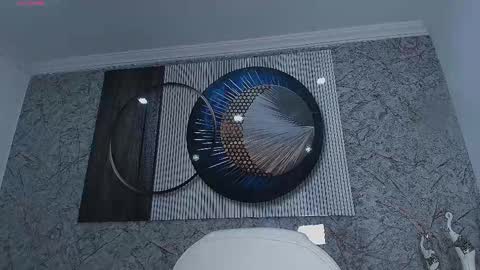 independent model online show from March 21, 12:10 pm