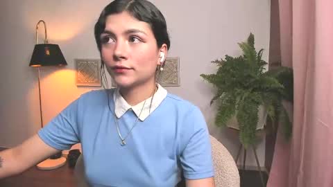  Holly  online show from April 21, 12:36 am