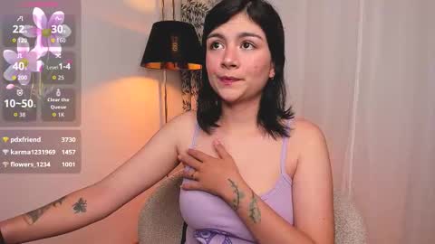 Snapshot of oh__holly chatting on October 22, 1:53 am Holly online show from October 22, 1:53 am