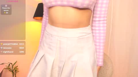 Snapshot of oh__holly chatting on December 4, 10:57 pm Holly online show from December 4, 10:57 pm