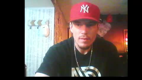 Snapshot of oh_you_know69 chatting on January 1, 8:35 am who dares  toss me some  tips lets have fun online show from January 1, 8:35 am