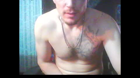 Snapshot of oh_you_know69 chatting on January 8, 3:40 am who dares  toss me some  tips lets have fun online show from January 8, 3:40 am