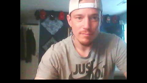 Snapshot of oh_you_know69 chatting on March 3, 12:26 am who dares  toss me some  tips lets have fun online show from March 3, 12:26 am