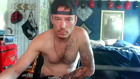 Snapshot of oh_you_know69 chatting on September 12, 5:04 pm who dares  toss me some  tips lets have fun online show from September 12, 5:04 pm