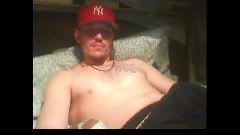 Snapshot of oh_you_know69 chatting on February 21, 5:02 am who dares  toss me some  tips lets have fun online show from February 21, 5:02 am