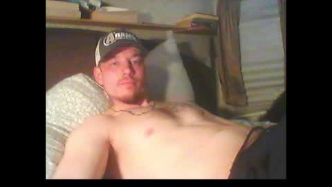 Snapshot of oh_you_know69 chatting on February 14, 3:11 am who dares  toss me some  tips lets have fun online show from February 14, 3:11 am