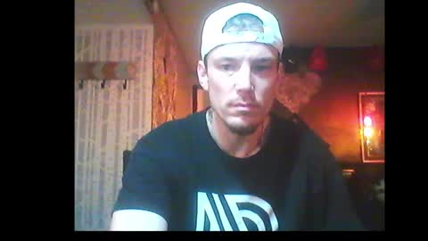 Snapshot of oh_you_know69 chatting on January 2, 2:00 am who dares  toss me some  tips lets have fun online show from January 2, 2:00 am