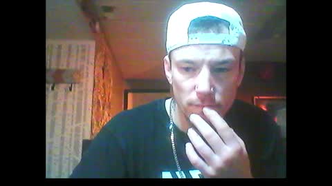 Snapshot of oh_you_know69 chatting on January 2, 9:18 pm who dares  toss me some  tips lets have fun online show from January 2, 9:18 pm