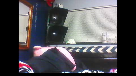 Snapshot of oh_you_know69 chatting on February 18, 4:37 am who dares  toss me some  tips lets have fun online show from February 18, 4:37 am
