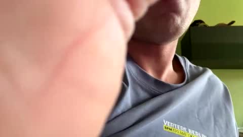 Snapshot of ohja87 chatting on March 9, 9:57 am ohja87 online show from March 9, 9:57 am