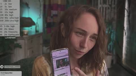 Snapshot of ohmymojo chatting on October 30, 2:56 am Mo online show from October 30, 2:56 am