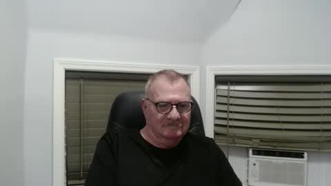 Snapshot of oldguybigd chatting on September 16, 4:04 am oldguybigd online show from September 16, 4:04 am