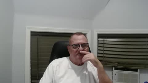Snapshot of oldguybigd chatting on September 10, 4:46 am oldguybigd online show from September 10, 4:46 am