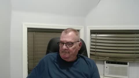 Snapshot of oldguybigd chatting on September 17, 4:05 am oldguybigd online show from September 17, 4:05 am