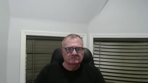 Snapshot of oldguybigd chatting on September 23, 3:44 am oldguybigd online show from September 23, 3:44 am