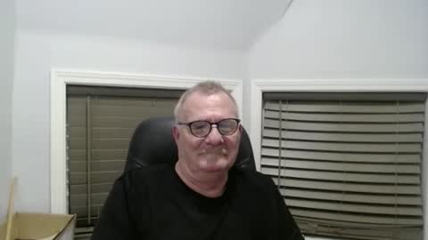 Snapshot of oldguybigd chatting on October 13, 3:41 am oldguybigd online show from October 13, 3:41 am