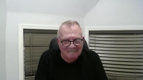 Snapshot of oldguybigd chatting on October 2, 5:06 am oldguybigd online show from October 2, 5:06 am