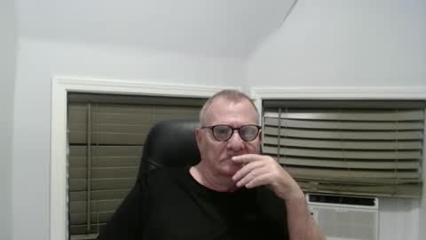 Snapshot of oldguybigd chatting on September 21, 5:55 am oldguybigd online show from September 21, 5:55 am