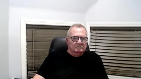 Snapshot of oldguybigd chatting on October 1, 4:55 am oldguybigd online show from October 1, 4:55 am