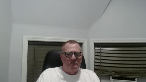 Snapshot of oldguybigd chatting on September 13, 5:43 am oldguybigd online show from September 13, 5:43 am