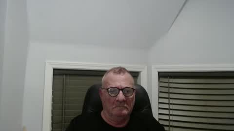 Snapshot of oldguybigd chatting on October 21, 5:56 am oldguybigd online show from October 21, 5:56 am