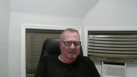 Snapshot of oldguybigd chatting on September 14, 6:15 am oldguybigd online show from September 14, 6:15 am